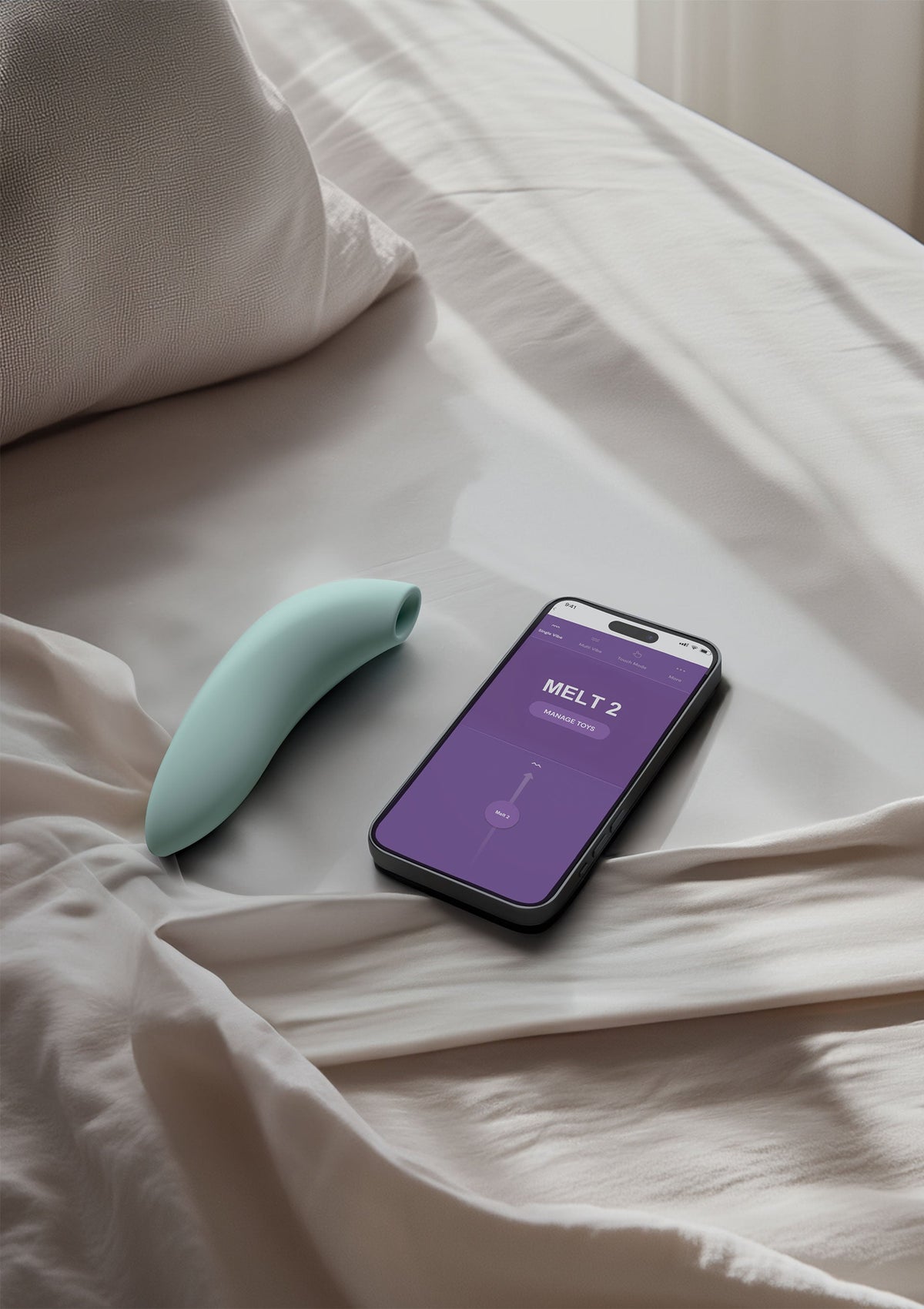 Vibrateur de luxe connecté pour un plaisir personnalisé. Découvrez le summum du bien-être intime.; Luxe verbonden vibrator voor gepersonaliseerd plezier. Ontdek de ultieme intieme wellness.; Luxury connected vibrator for personalized pleasure. Discover the ultimate in intimate wellness.