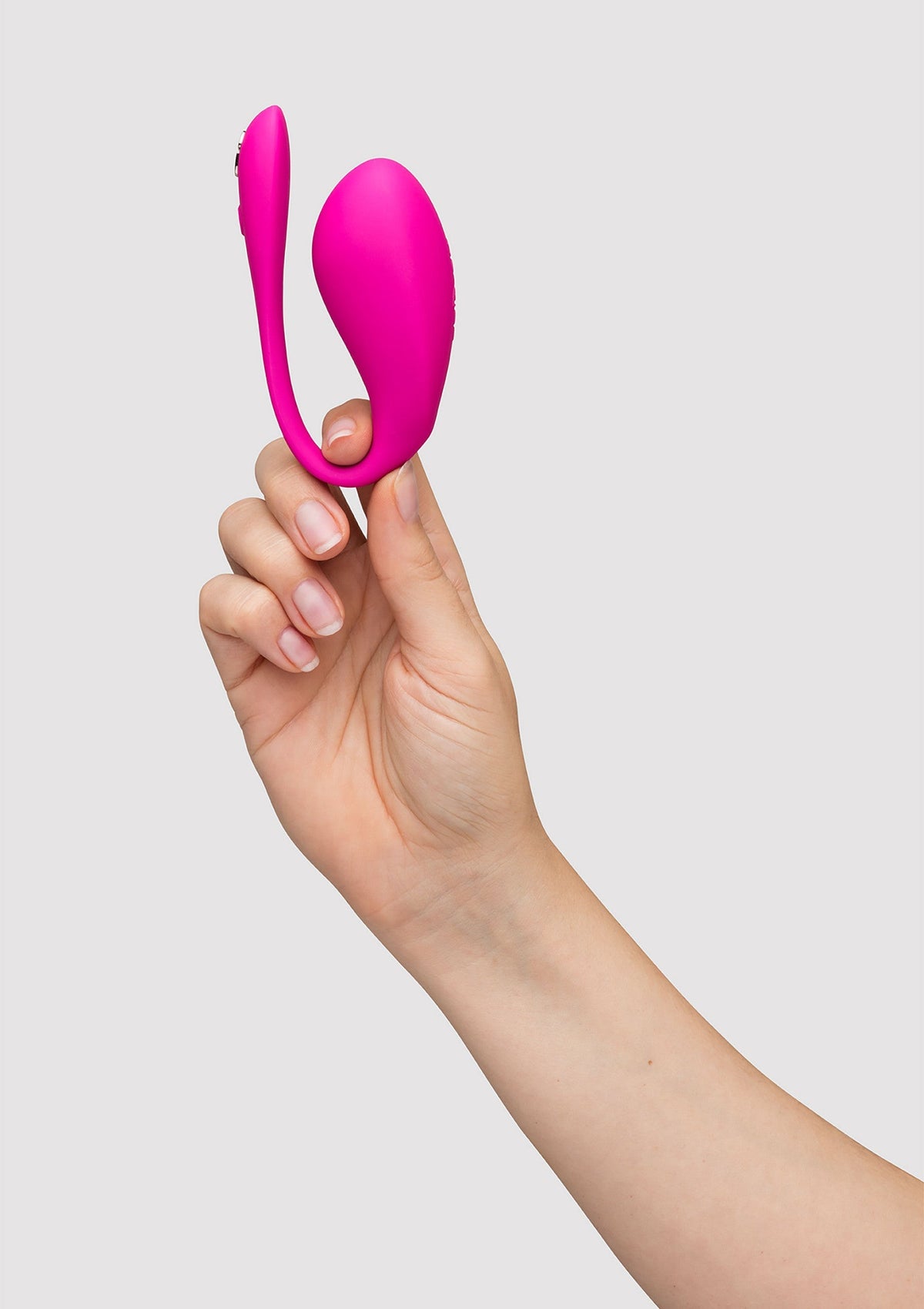 Jouet pour adultes rose vibrant tenu dans une main. Explorez le plaisir avec cet article unique et élégant.; Levendige roze volwassenenspeeltje vastgehouden in een hand. Ontdek genot met dit unieke en stijlvolle item.; Vibrant pink adult toy held in a hand. Explore pleasure with this unique and stylish item.