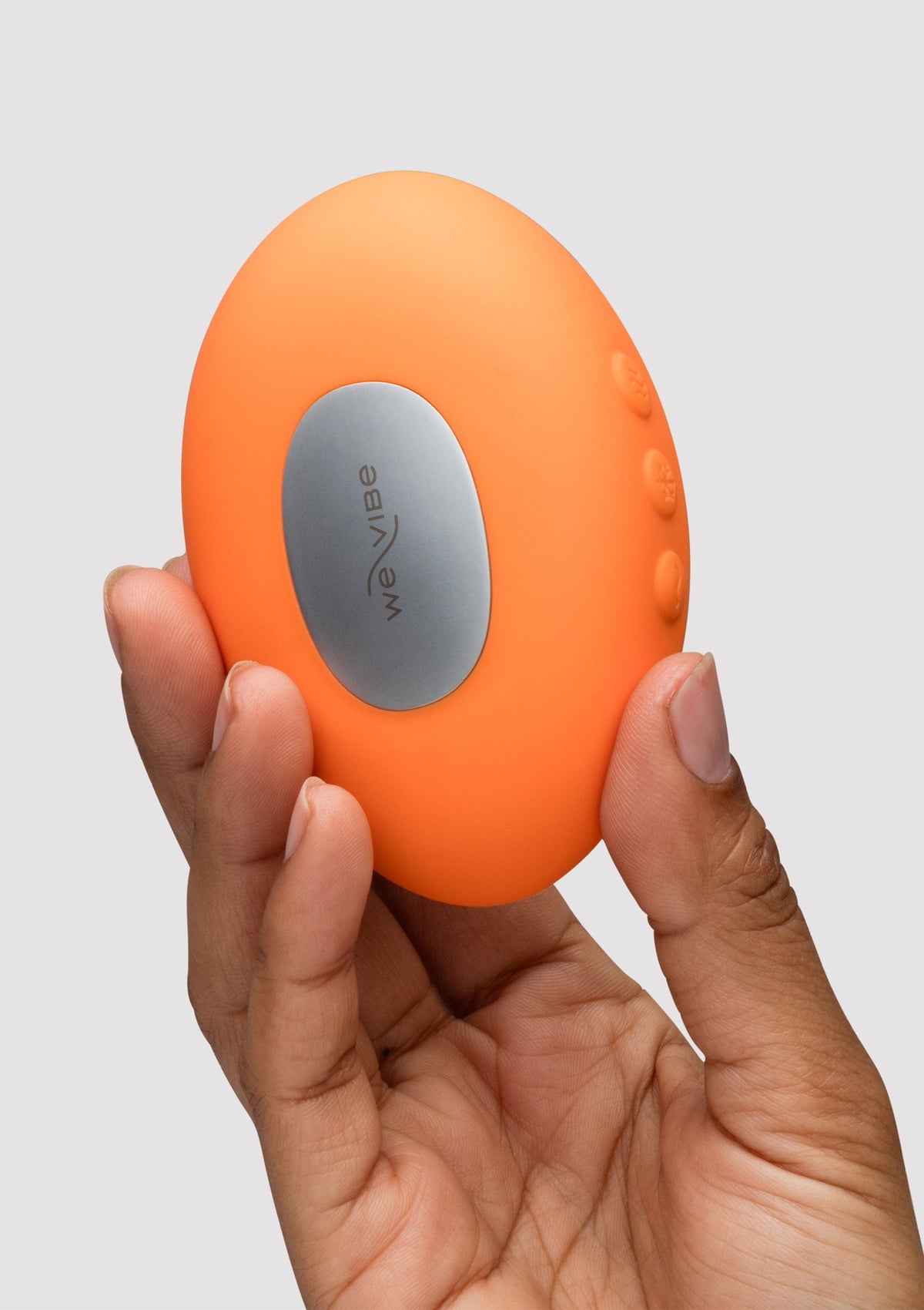 Masseur vibrant We-Vibe Tango X orange pour le plaisir sensuel et la détente.; Oranje We-Vibe Tango X vibrerende massager voor sensueel genot en ontspanning.; Orange We-Vibe Tango X vibrating massager for sensual pleasure and relaxation.