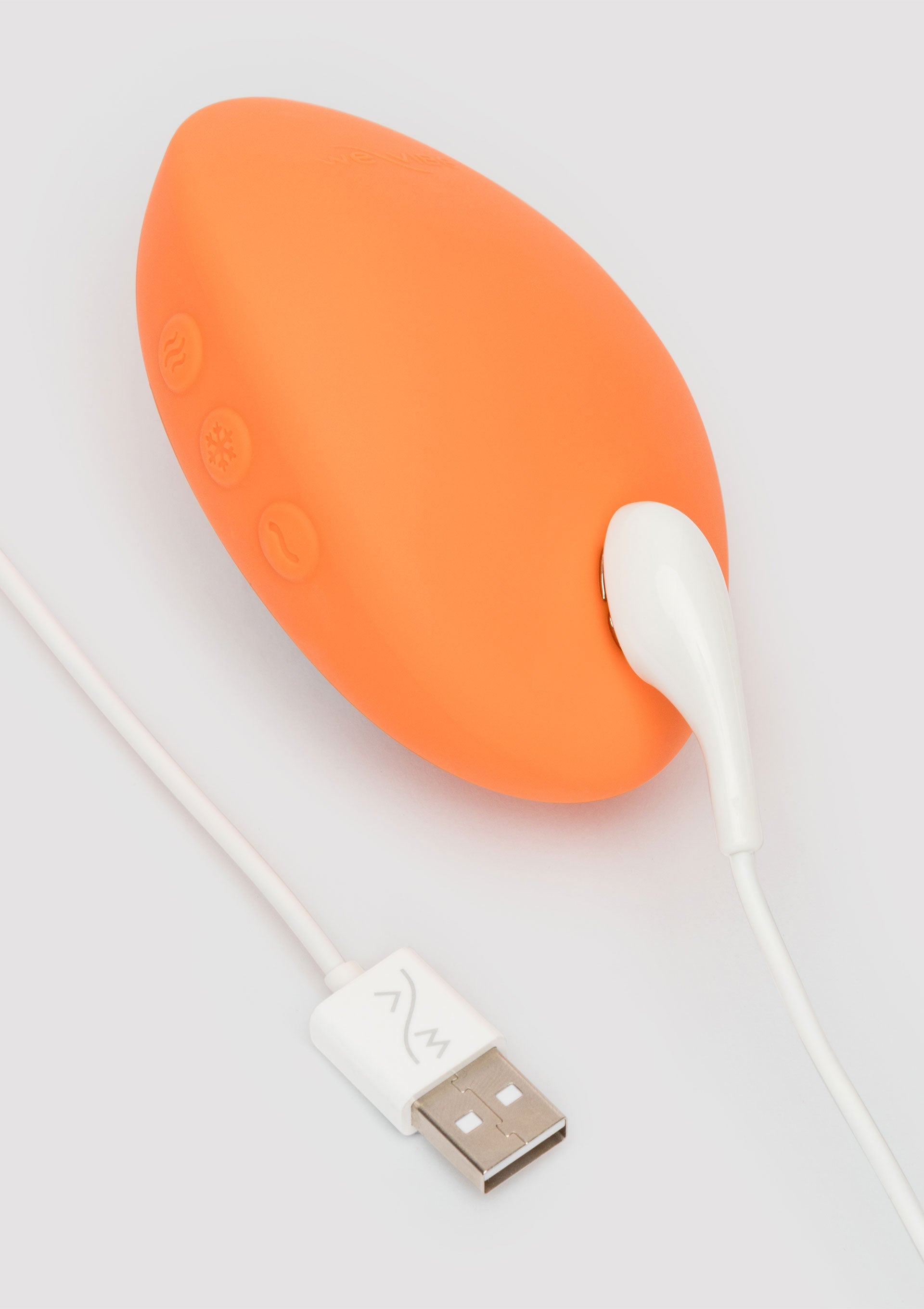 Masseur vibrant orange rechargeable avec câble USB pour une relaxation intense.; Oplaadbare oranje vibrerende stimulator met USB-kabel voor intense ontspanning.; Rechargeable orange vibrating massager with USB cable for intense relaxation.