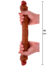 Grand godemichet réaliste de 46 cm pour un plaisir intense. Texturé pour une sensation plus vraie que nature.; Grote realistische dildo van 46 cm voor intens plezier. Gestructureerd voor een levensecht gevoel.; Large, realistic 46cm dildo for intense pleasure. Textured for a lifelike feel. 