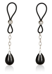 Pinces à téton noires avec chaînes argentées - pour un look séduisant et audacieux.; Zwarte tepelklemmen met zilveren kettingen - voor een verleidelijke en gedurfde look.; Black nipple clamps with silver chains - for a seductive and daring look.