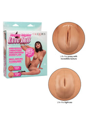 Poupée Love Doll Naughty Neighbor CalExotics avec vagin et anus réalistes pour un plaisir intense. Textures incroyables, taille réelle.; Naughty Neighbor Love Doll van CalExotics met levensechte vagina en anus voor intens plezier. Ongelooflijke texturen, ware grootte.; CalExotics Naughty Neighbor Love Doll with life-like vagina and anus for intense pleasure. Incredible textures, full size.