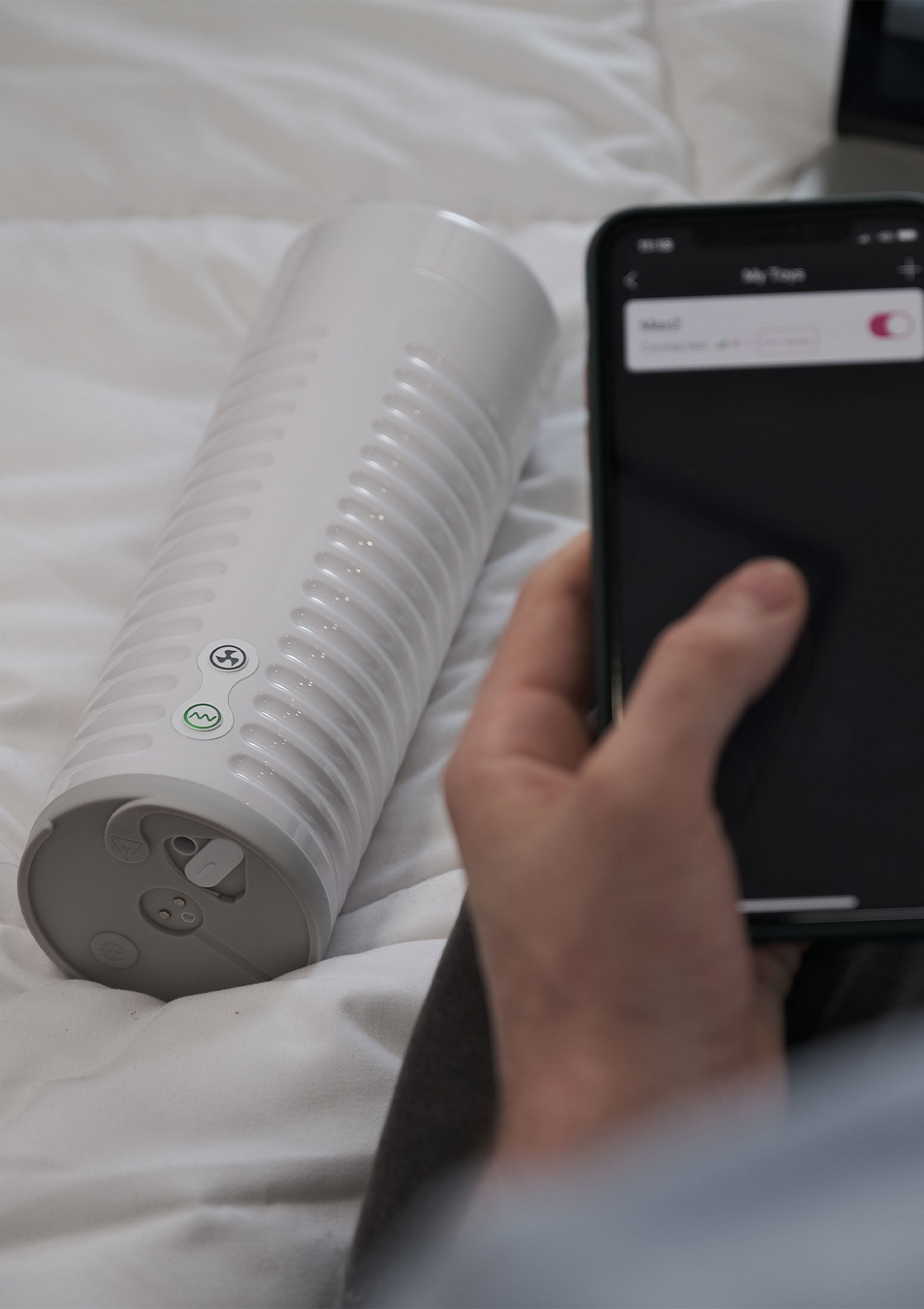 Purificateur d'air portable connecté. Contrôlez la qualité de l'air de votre chambre via votre smartphone. Frais et sain !; Draagbare, slimme luchtreiniger. Controleer de luchtkwaliteit in uw slaapkamer via uw smartphone. Fris en gezond!; Portable smart air purifier. Control your bedroom's air quality from your smartphone. Fresh and healthy!