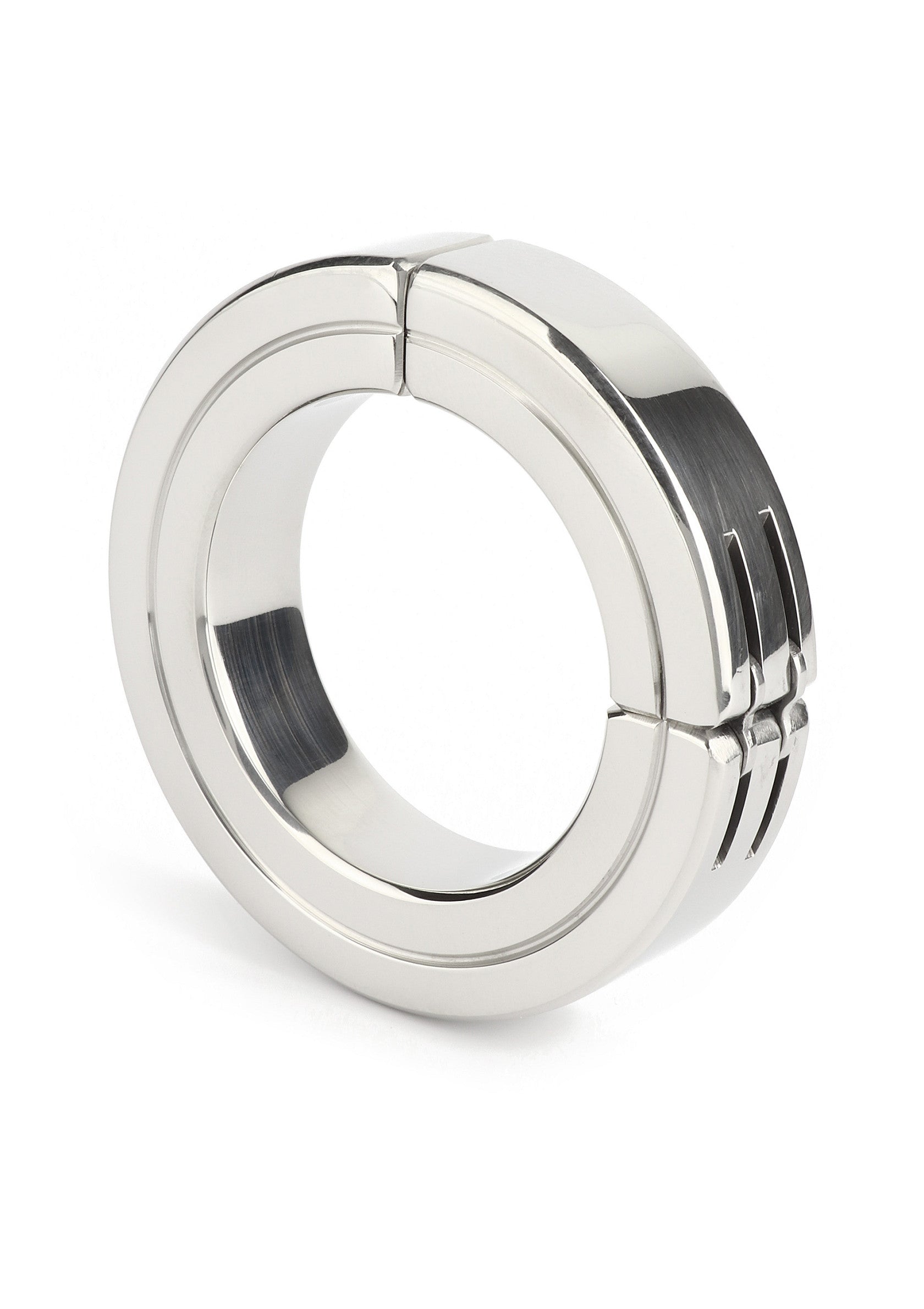 Anneau en métal élégant et moderne, parfait pour ajouter une touche d'originalité à votre look. Design unique et sophistiqué.; Stijlvolle metalen ring, perfect om een originele touch aan je look toe te voegen. Uniek en verfijnd design.; Stylish metal ring, perfect for adding an original touch to your look. Unique and sophisticated design.