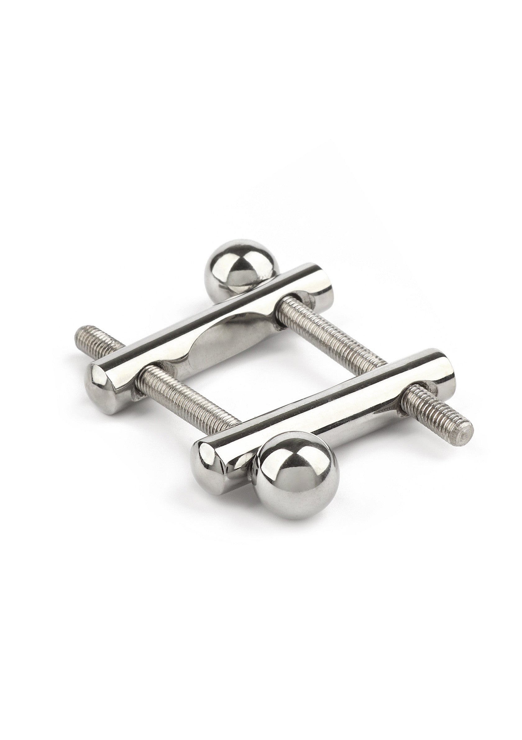 Pinces à tétons réglables en acier inoxydable pour une stimulation intense.; Verstelbare tepelklemmen van roestvrij staal voor intense stimulatie.; Adjustable stainless steel nipple clamps for intense stimulation.