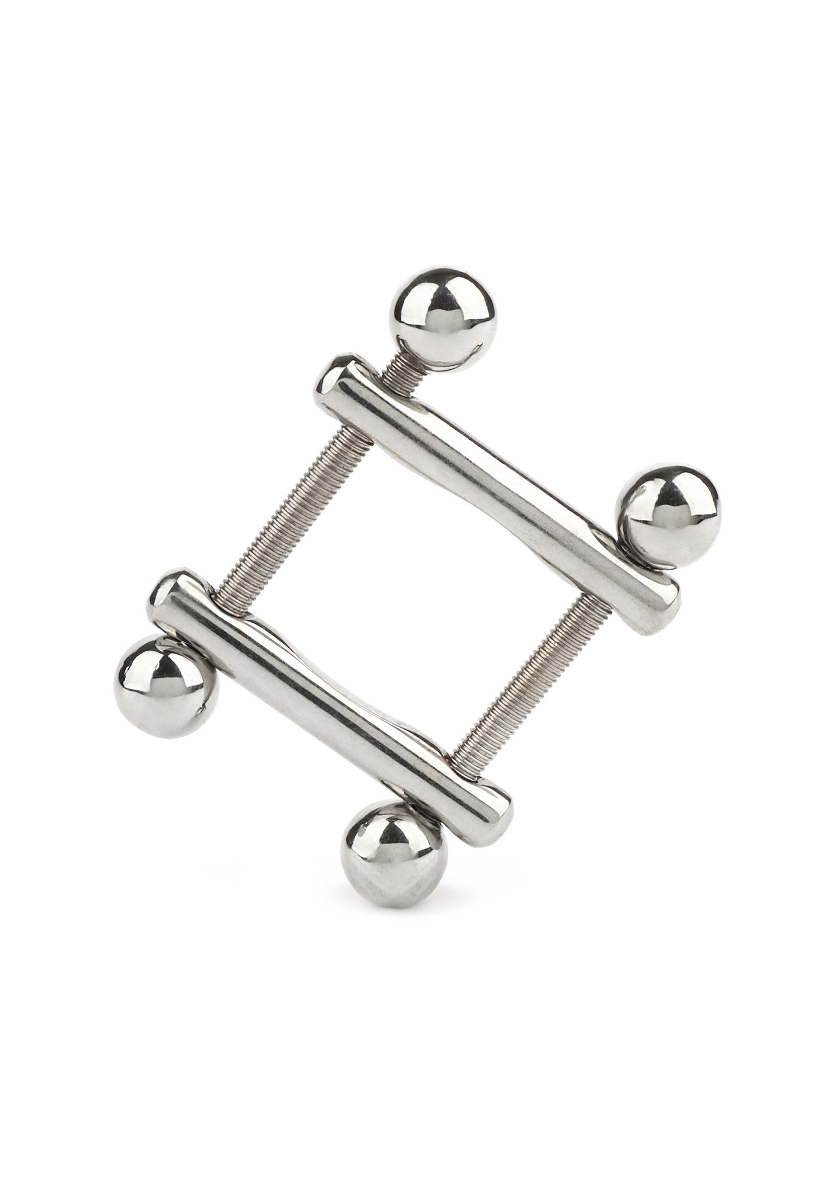 Pinces à tétons en métal réglables pour une stimulation intense et une expérience sensorielle unique.; Verstelbare metalen tepelklemmen voor intense stimulatie en een unieke zintuiglijke ervaring.; Adjustable metal nipple clamps for intense stimulation and a unique sensory experience.
