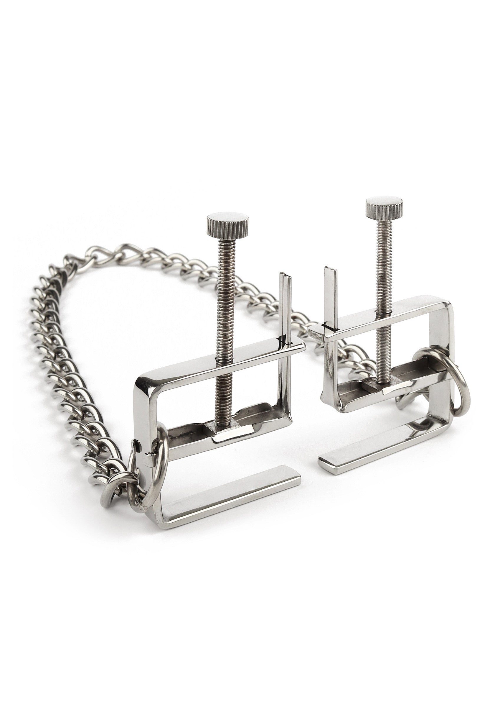 Pinces à tétons en métal avec chaîne pour une expérience de plaisir intense. Explorez votre sensualité.; Metalen tepelklemmen met ketting voor een intense plezier ervaring. Verken uw sensualiteit.; Metal nipple clamps with chain for an intense pleasure experience. Explore your sensuality.