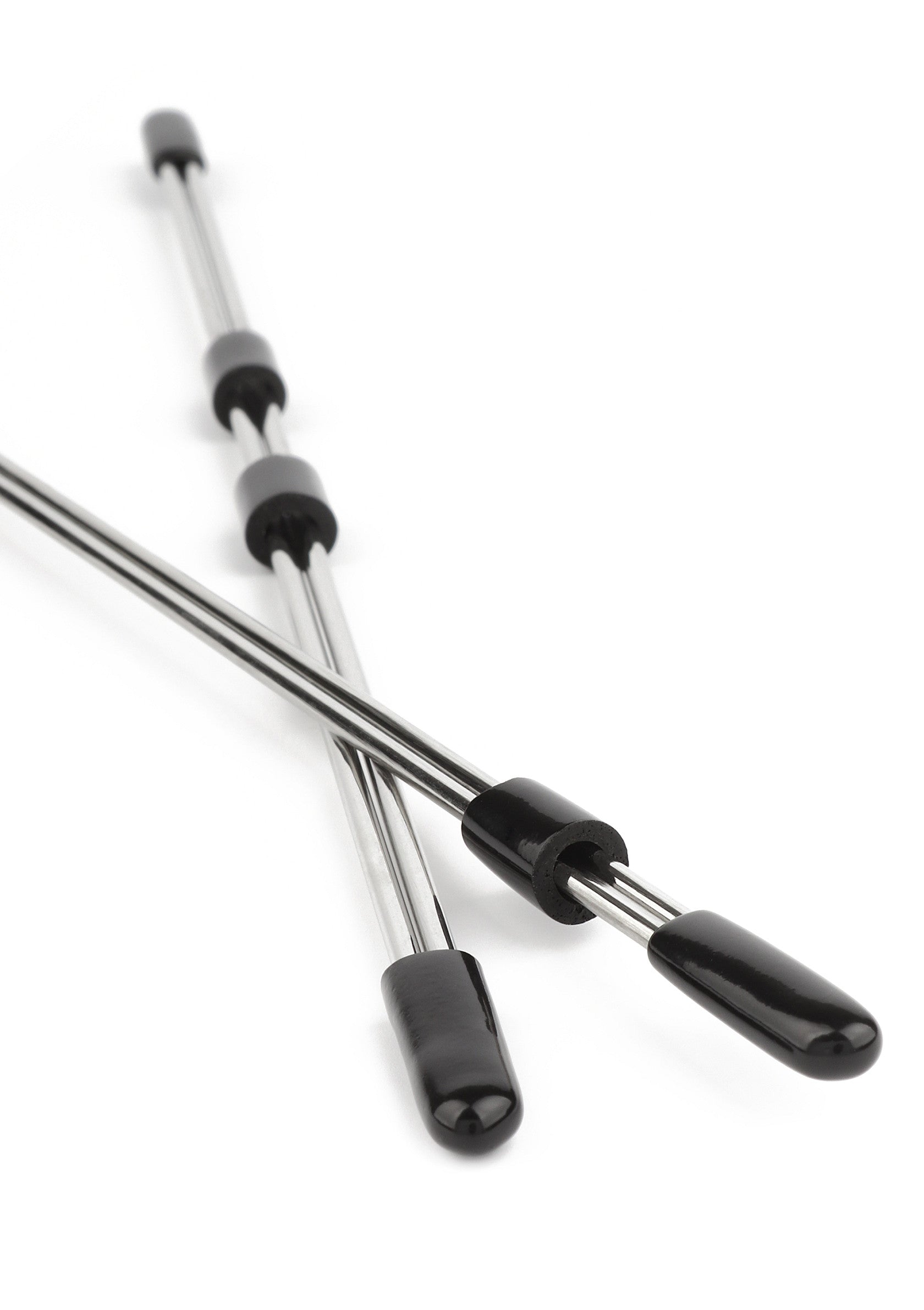 Baguettes métalliques avec embouts noirs, idéales pour la création de bijoux et autres projets artisanaux.; Metalen staafjes met zwarte uiteinden, ideaal voor het maken van sieraden en andere ambachtelijke projecten.; Metal rods with black ends, ideal for jewelry making and other craft projects.