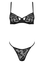 Ensemble de lingerie noir en dentelle florale comprenant un soutien-gorge et un string.; Zwarte lingerie set van bloemenkant bestaande uit een bh en een string.; Black lingerie set of floral lace consisting of a bra and thong.