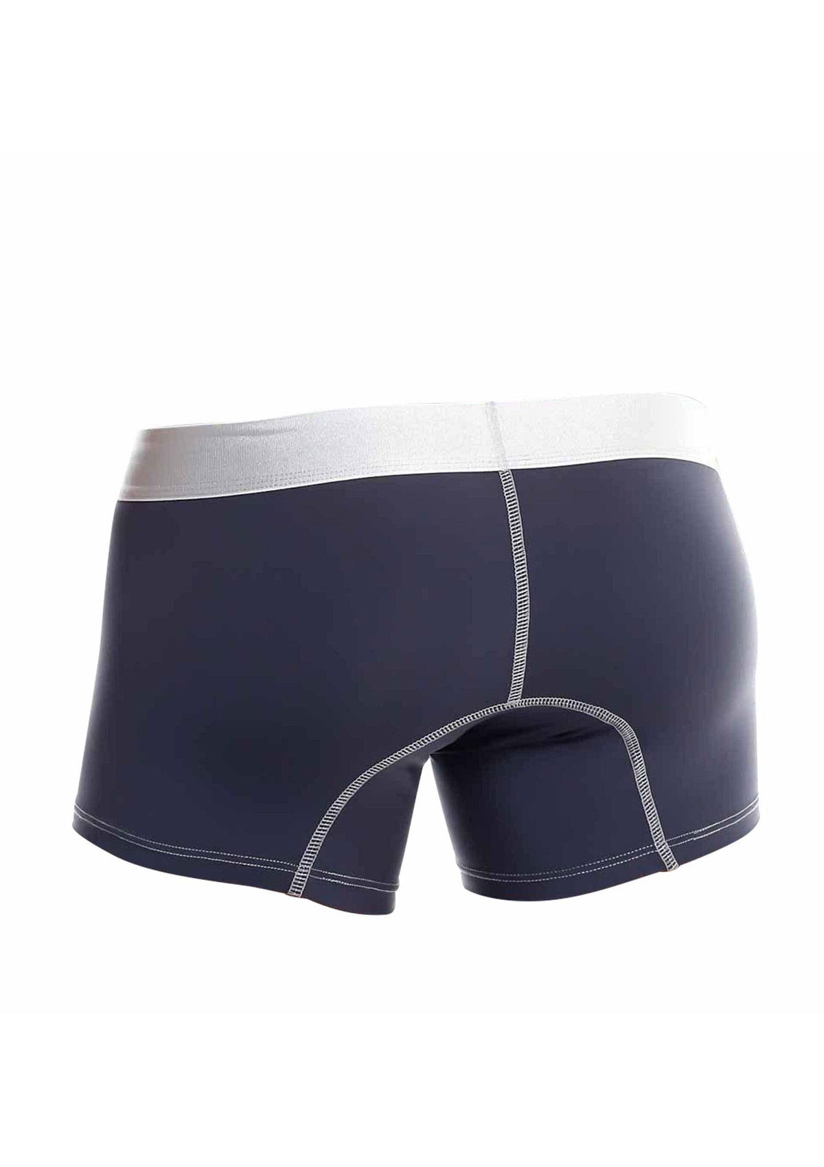 Boxer de bain homme marine et blanc. Élégant et confortable pour la natation et les sports nautiques.; Marineblauwe heren zwem boxer met witte details. Stijlvol en comfortabel voor zwemmen en watersporten.; Navy men's swim trunks with white accents. Stylish and comfortable for swimming and water sports.