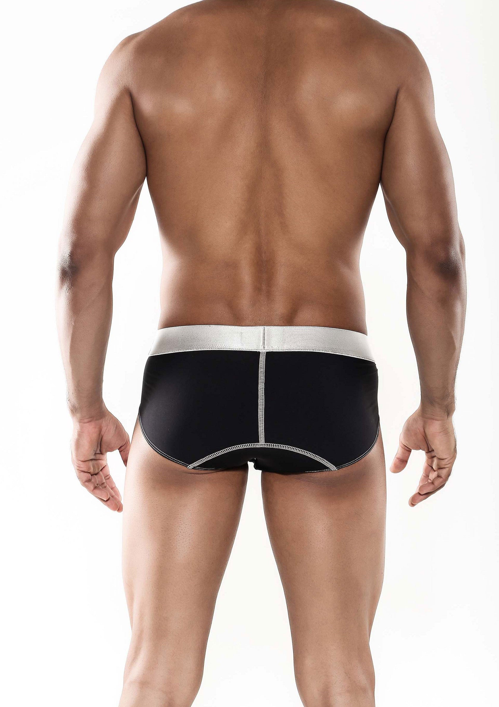 Slip noir pour homme. Confort et style assurés avec une coupe athlétique et une ceinture élastique. Idéal pour le sport et le quotidien.; Zwarte heren slip. Comfort en stijl verzekerd met een atletische pasvorm en elastische band. Ideaal voor sport en dagelijks gebruik.; Black men's briefs. Comfort and style assured with an athletic cut and elastic waistband. Ideal for sports and everyday wear.