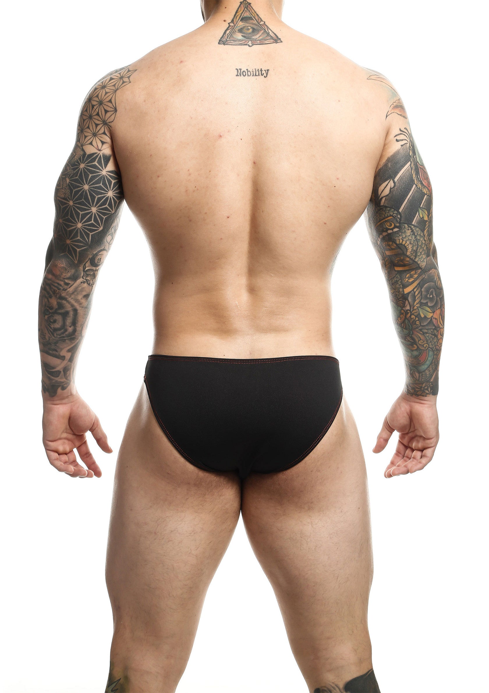 Slip noir pour homme, coupe classique. Montrez votre côté sexy et confiant !; Zwarte heren slip, klassieke snit. Toon je sexy en zelfverzekerde kant!; Men's black swim brief, classic cut. Show off your sexy, confident side!