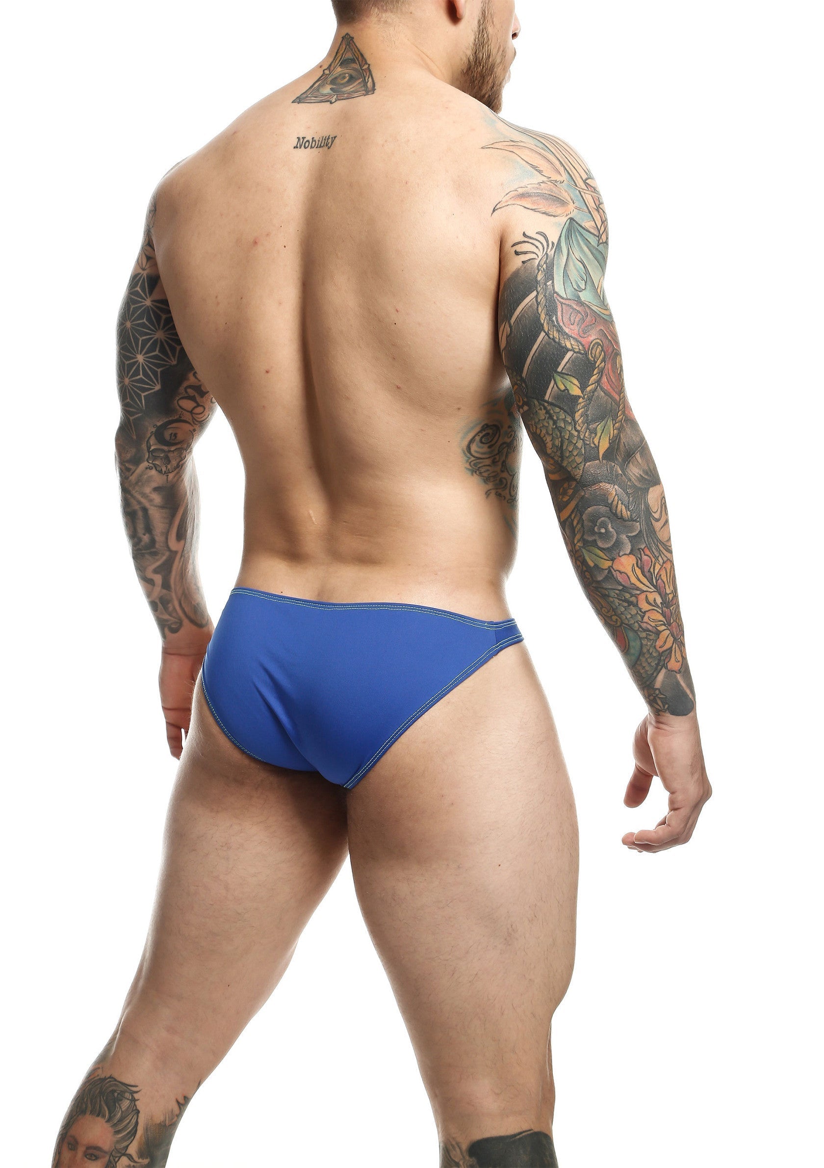 Slip de bain bleu pour homme, dos athlétique, idéal pour la plage ou la piscine.; Blauwe heren zwemslip, atletische rug, ideaal voor strand of zwembad.; Blue men's swim brief, athletic back, ideal for beach or pool.