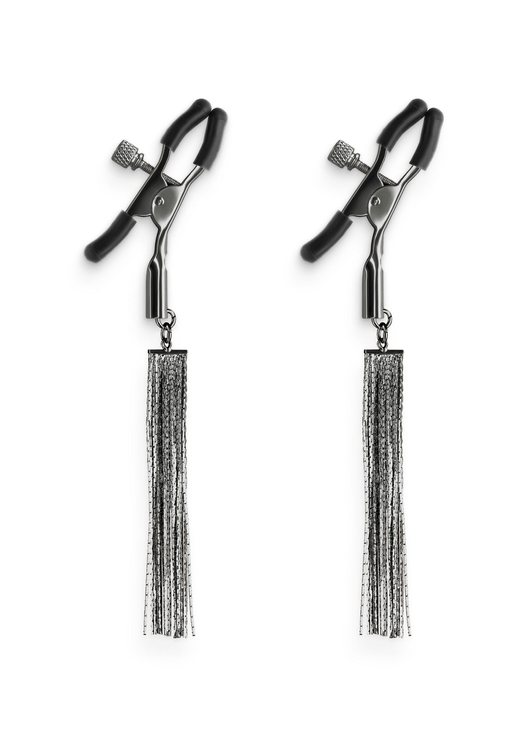 Pinces à tétons à franges argentées pour un plaisir intense et élégant.; Zilveren tepelklemmen met franjes voor intense en elegante plezier.; Silver nipple clamps with tassels for intense and elegant pleasure.
