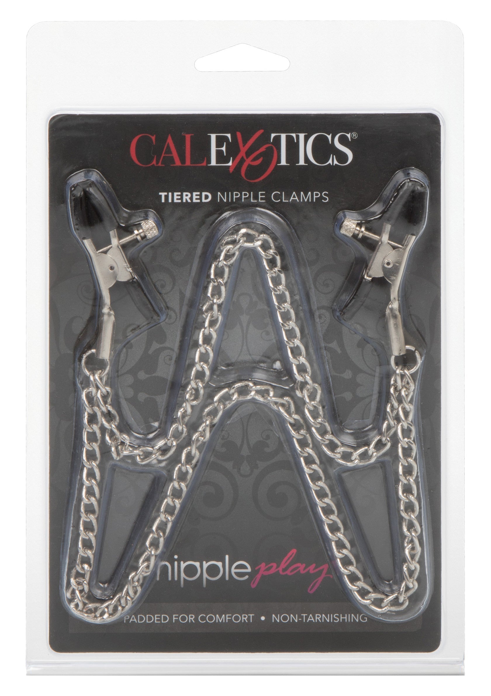 Pinces à tétons à plusieurs niveaux CalExotics avec chaînes pour un plaisir intense. Rembourrées pour le confort, ne ternissent pas.; CalExotics gelaagde tepelklemmen met kettingen voor intense plezier. Gevoerd voor comfort, niet aantastend.; CalExotics tiered nipple clamps with chains for intense pleasure. Padded for comfort, non-tarnishing.