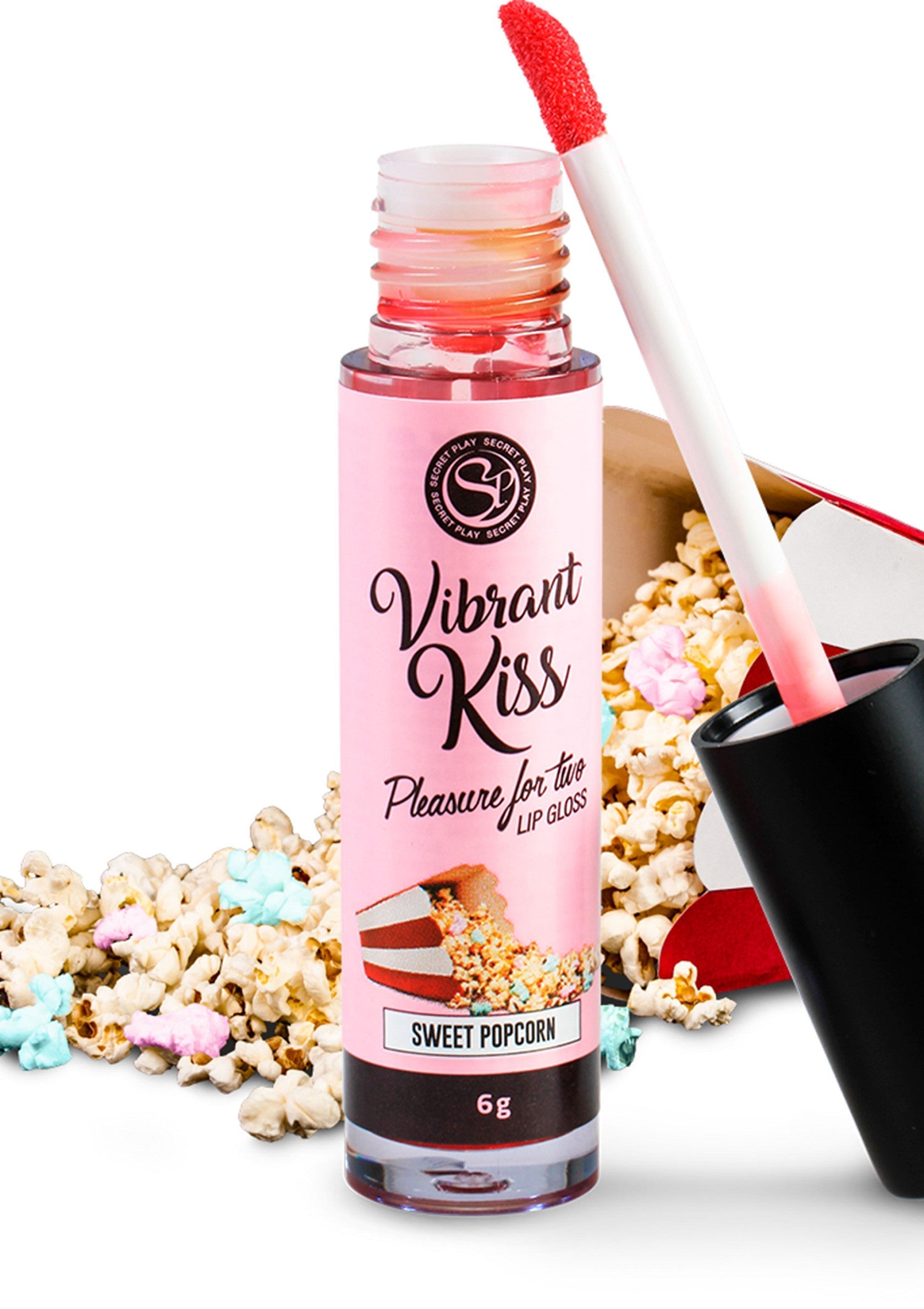 Brillant à lèvres Secret Play Vibrant Kiss saveur pop-corn sucré. Un plaisir gourmand pour des lèvres irrésistibles!; Secret Play Vibrant Kiss lipgloss met de smaak van zoete popcorn. Een heerlijk genot voor onweerstaanbare lippen!; Secret Play Vibrant Kiss lip gloss in Sweet Popcorn flavor. A tasty treat for irresistible lips!