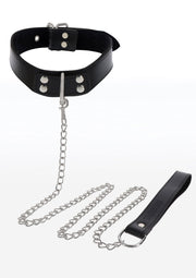 Collier noir avec chaîne et laisse pour jeux de rôle et soumission.; Zwarte halsband met ketting en riem voor rollenspel en onderwerping.; Black collar with chain and leash for role play and submission.