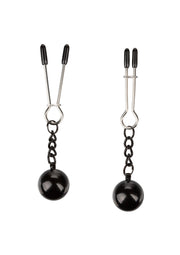 Pinces à tétons avec poids pour des jeux de sensations fortes.; Tepelklemmen met gewichten voor spannende spelletjes.; Nipple clamps with weights for thrilling sensation play.