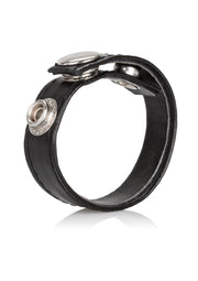 Bracelet en cuir noir avec boutons-pression argentés, accessoire de mode élégant et polyvalent.; Zwarte lederen armband met zilverkleurige drukknopen, een stijlvol en veelzijdig modeaccessoire.; Black leather bracelet with silver snaps, stylish and versatile fashion accessory.