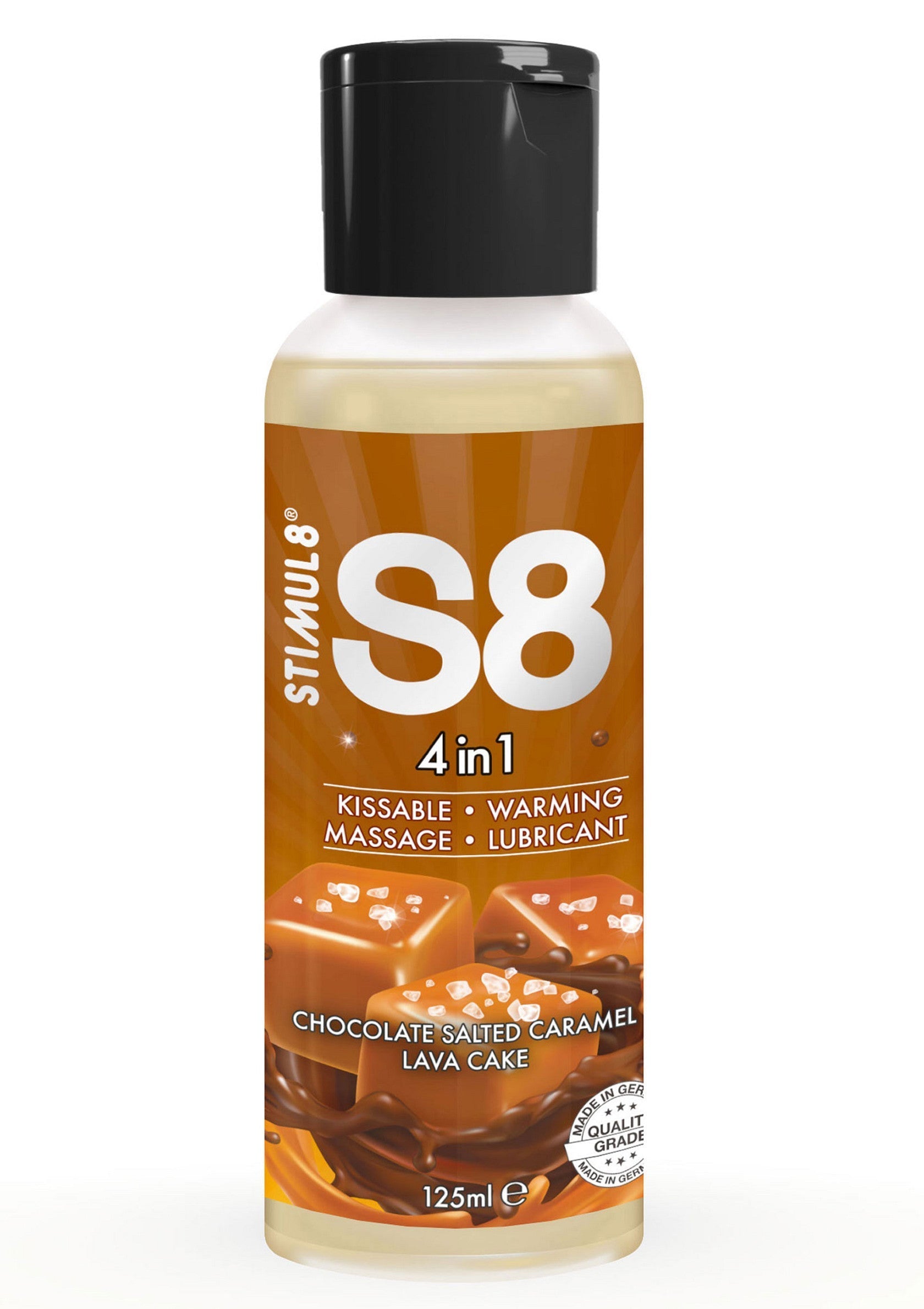 Stimul8 S8 chocolat caramel salé, 4 en 1 : massage, lubrifiant, comestible et chauffant. 125ml pour plus de plaisir.; Stimul8 S8 chocolade gezouten karamel, 4 in 1: massage, glijmiddel, eetbaar en verwarmend. 125ml voor meer plezier.; Stimul8 S8 Chocolate Salted Caramel, 4 in 1: massage, lubricant, kissable and warming. 125ml for extra pleasure.