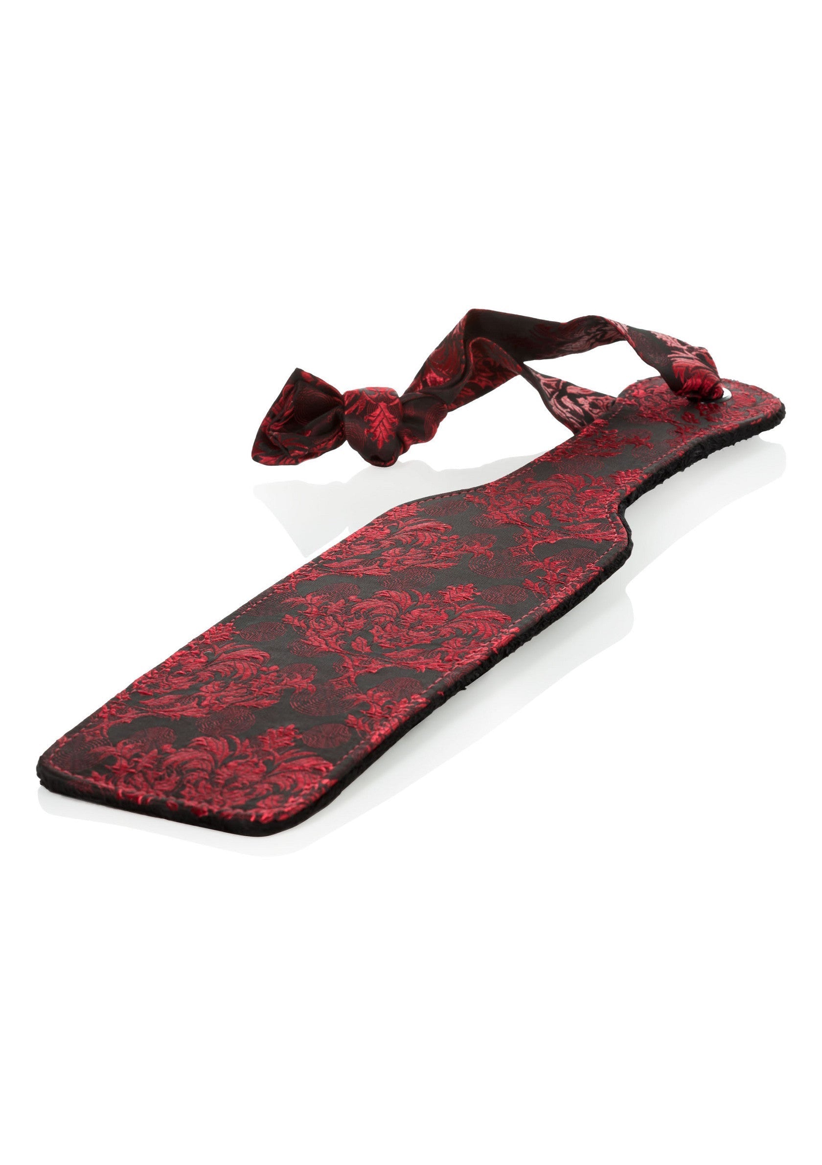 Palette de fessée ornée de motifs floraux rouges et noirs avec un ruban assorti pour une touche de sensualité et de raffinement.; Elegante rood-zwarte paddle met bloemmotief en bijpassend lint, voor een vleugje sensualiteit en verfijning in je spel.; Elegant red and black floral patterned paddle with matching ribbon, for a touch of sensuality and sophistication in your play.