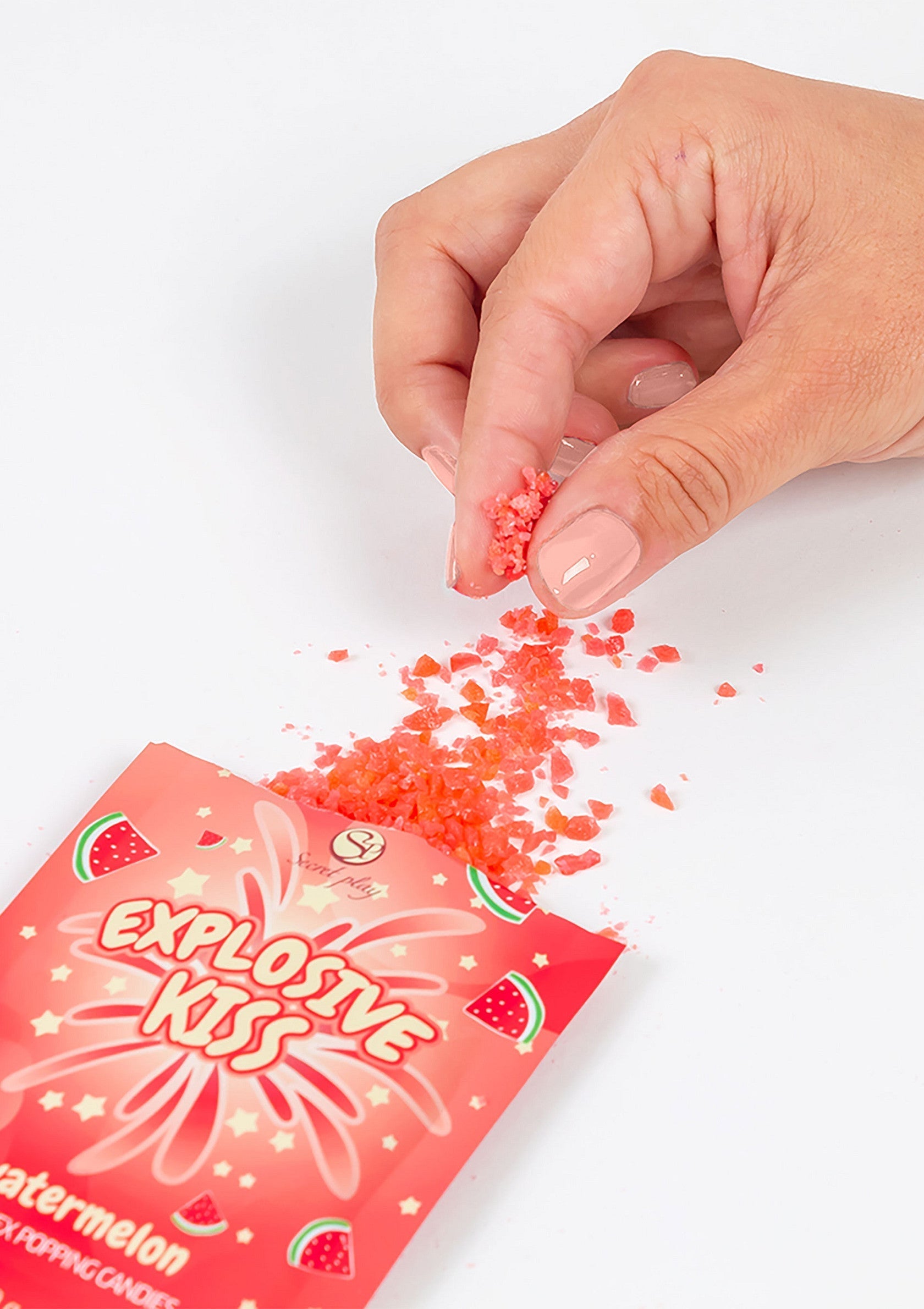 Explosive Kiss : bonbons pétillants pastèque. Une explosion de saveurs fruitées pour une expérience gustative unique et amusante !; Explosive Kiss: watermeloen knettersnoep. Een explosie van fruitige smaken voor een unieke en leuke smaakbeleving!; Explosive Kiss: watermelon popping candy. An explosion of fruity flavors for a unique and fun taste experience!