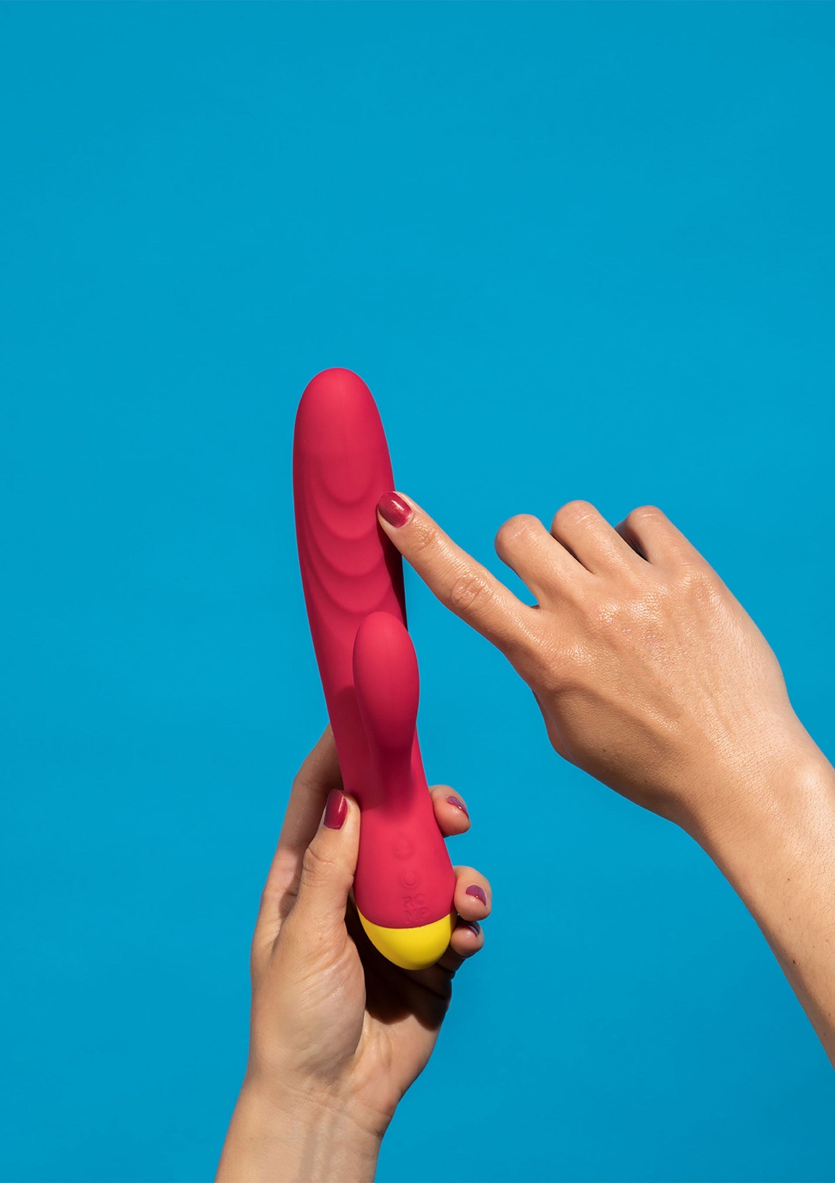 Vibromasseur rose et jaune, idéal pour le plaisir personnel. Découvrez nos produits intimes de qualité!; Roze en gele vibrator, ideaal voor persoonlijk genot. Ontdek onze kwalitatieve intieme producten!; Pink and yellow vibrator, ideal for personal pleasure. Discover our quality intimate products!