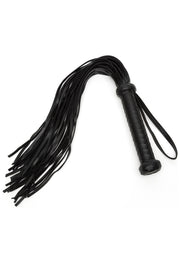 Fouet noir en cuir pour jeux de rôle et BDSM. Découvrez notre collection d'accessoires coquins pour adultes.; Zwarte lederen zweep voor rollenspellen en BDSM. Ontdek onze collectie ondeugende accessoires voor volwassenen.; Black leather whip for roleplay and BDSM. Explore our collection of kinky accessories for adults.