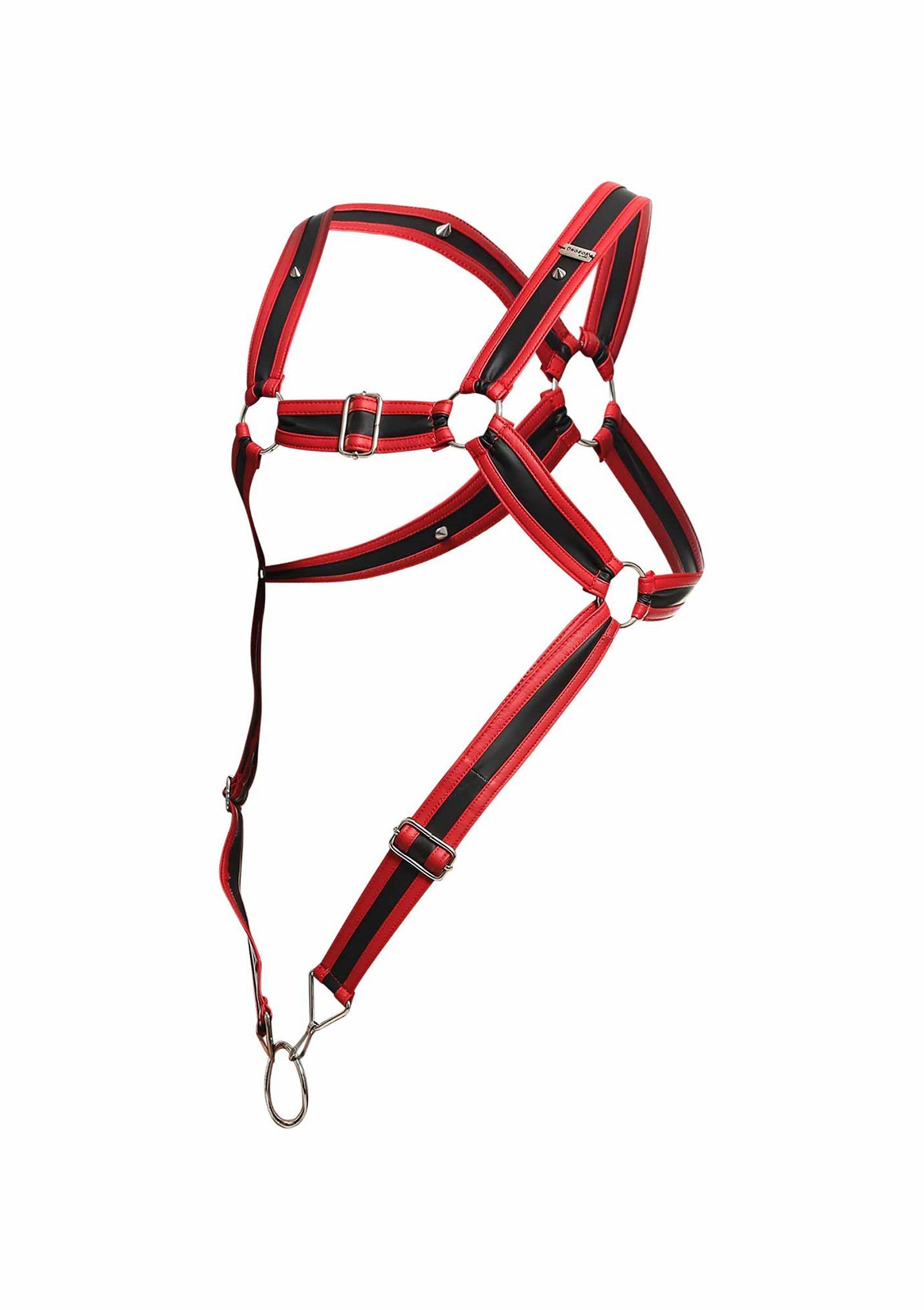 Harnais en cuir rouge et noir. Accessoire de mode audacieux pour homme.; Rood en zwart leren harnas. Gedurfd modeaccessoire voor heren.; Red & black leather harness. A bold fashion accessory for men.