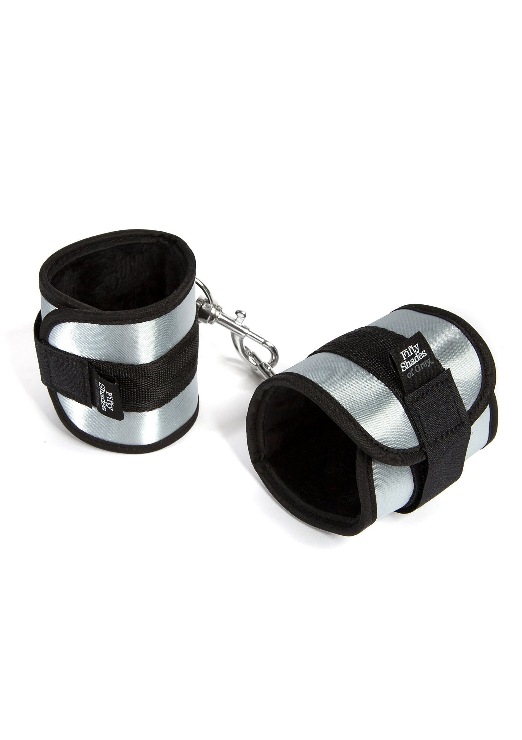 Menottes de cheville Fifty Shades of Grey, en nylon et argent. Accessoire de jeu de rôle pour adultes. Douces et confortables.; Fifty Shades of Grey enkelboeien, gemaakt van nylon en zilver. Rollenspelaccessoire voor volwassenen. Zacht en comfortabel.; Fifty Shades of Grey ankle cuffs, made of nylon and silver. Adult roleplay accessory. Soft and comfortable.