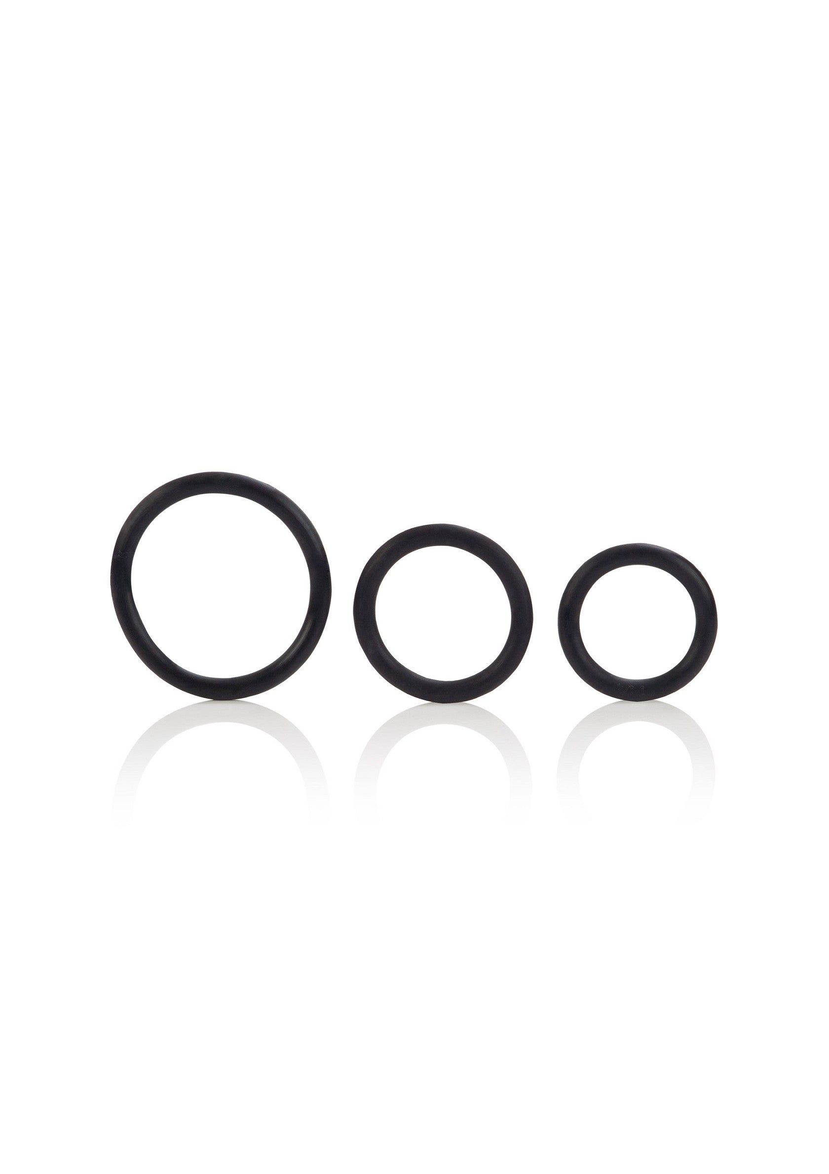 Joints toriques en caoutchouc noir de différentes tailles pour plomberie et applications industrielles.; Zwarte rubberen O-ringen in diverse maten voor sanitair- en industriële toepassingen.; Black rubber O-rings in assorted sizes for plumbing and industrial applications.