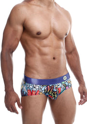 Slip pour homme avec un motif graffiti amusant et une ceinture bleue confortable.; Heren slip met een leuke graffiti print en een comfortabele blauwe tailleband.; Men's briefs with a fun graffiti design and comfortable blue waistband.