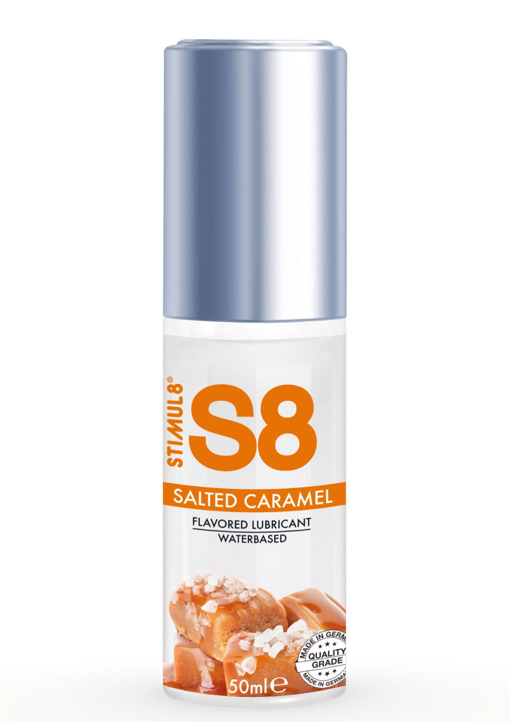 Lubrifiant à base d'eau, saveur caramel salé. Stimul8 S8 pour une expérience sensuelle gourmande.; Waterbasis glijmiddel met zoute karamelsmaak. Stimul8 S8 voor een heerlijke sensuele ervaring.; Water-based lubricant with salted caramel flavor. Stimul8 S8 for a delicious sensual experience.