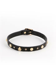 Bracelet en cuir noir avec détails dorés. Élégant et tendance, parfait pour compléter votre look.; Zwarte leren armband met gouden details. Stijlvol en trendy, perfect om je look compleet te maken.; Black leather bracelet with gold details. Stylish and trendy, perfect to complete your look.