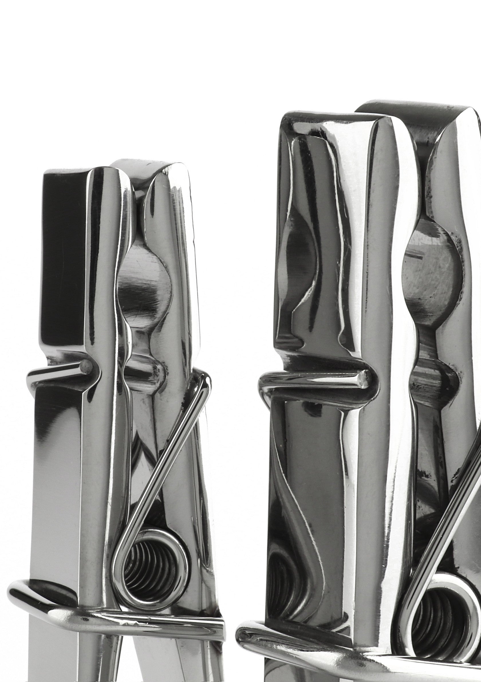 Pinces à linge en acier inoxydable durables pour sécher le linge. Design élégant et robuste.; Duurzame roestvrijstalen wasknijpers voor het drogen van wasgoed. Strak en robuust ontwerp.; Durable stainless steel clothespins for drying laundry. Sleek and robust design.