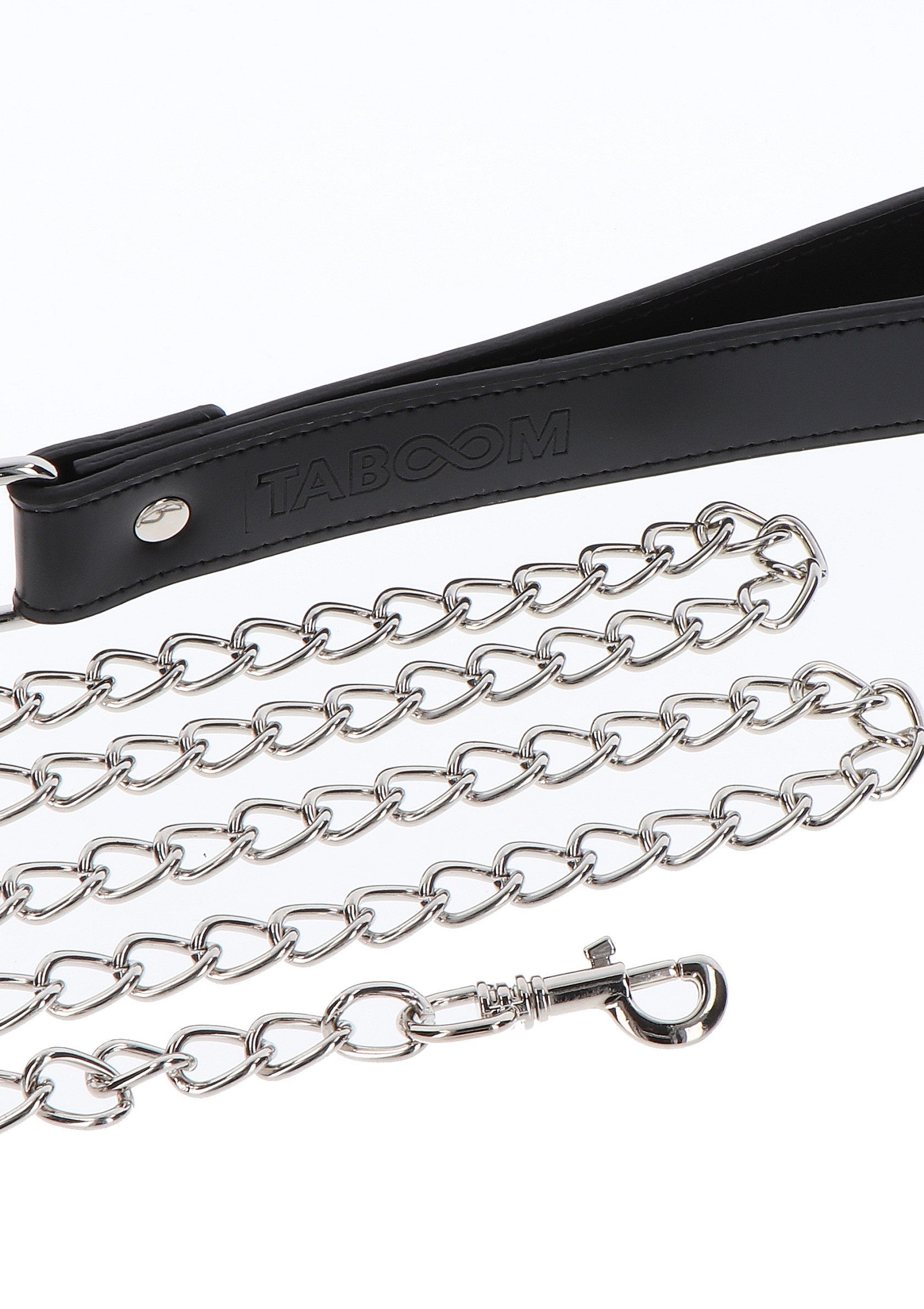 Laisse de chaîne Taboom avec poignée en cuir noir. Accessoire BDSM robuste et élégant.; Taboom ketting riem met zwart lederen handvat. Stevig en stijlvol BDSM accessoire.; Taboom chain leash with black leather handle. Sturdy and stylish BDSM accessory.
