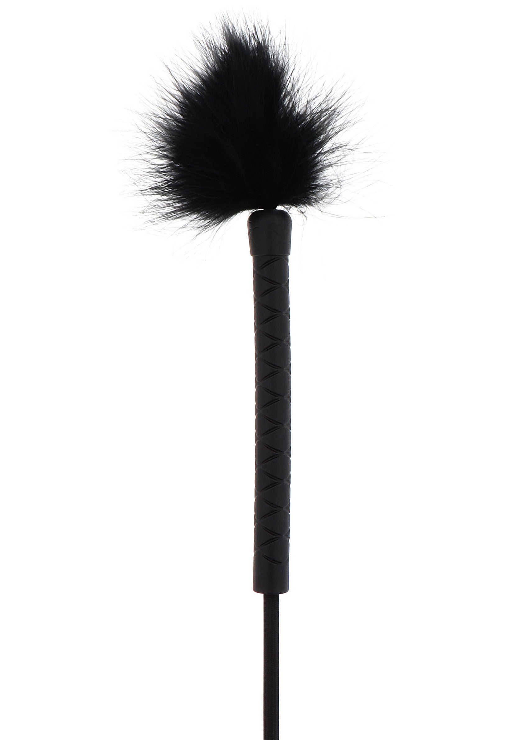 Plumeau noir en fausse fourrure pour chatouilles et jeux coquins. Texture douce et manche texturé pour une prise en main parfaite.; Zwarte veren plumeau voor kietelen en speelse spelletjes. Zachte textuur en een handvat met grip voor perfecte controle.; Black faux fur tickler for teasing and playful games. Soft texture and textured handle for a perfect grip and control.