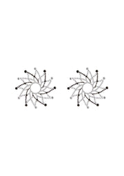 Boucles d'oreilles florales scintillantes avec des détails noirs.; Fonkelende bloemvormige oorbellen met zwarte accenten.; Sparkling floral earrings with black accents.