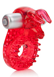 Anneau vibrant rouge pour plus de plaisir. Jouet érotique vibrant en forme de taureau.; Rode vibrerende ring voor meer plezier. Vibrerend erotisch speelgoed in de vorm van een stier.; Red vibrating ring for added pleasure. Vibrating erotic toy in the shape of a bull.