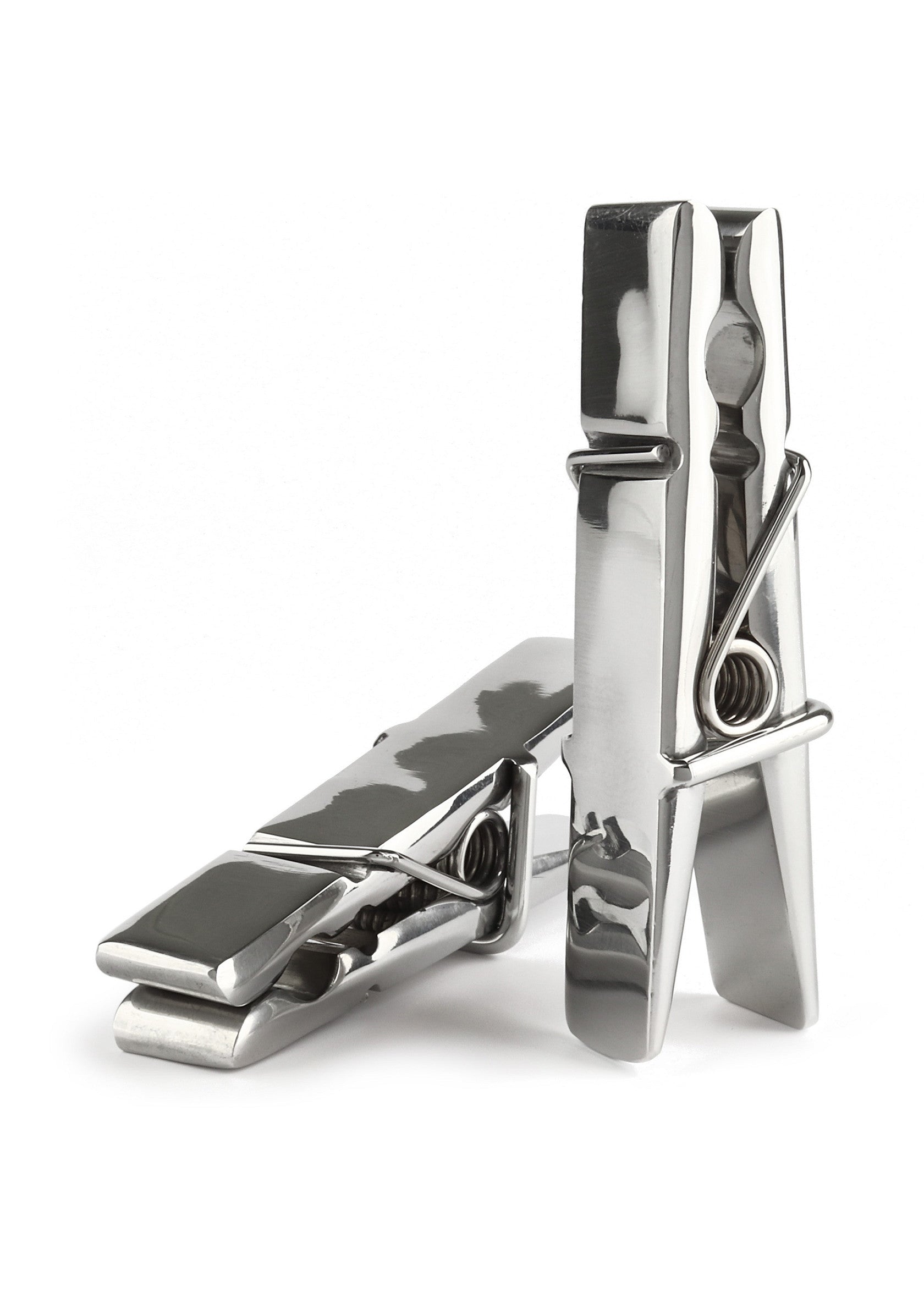 Pinces à linge en acier inoxydable durables et élégantes. Idéales pour suspendre le linge à l'intérieur et à l'extérieur.; Duurzame en stijlvolle wasknijpers van roestvrij staal. Ideaal voor het ophangen van wasgoed binnen en buiten.; Durable and stylish stainless steel clothespins. Ideal for hanging laundry indoors and outdoors. Strong grip.