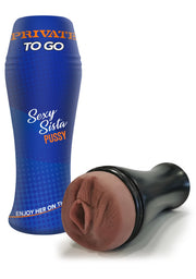 Manchon masturbatoire Private To Go Sexy Sista Pussy pour une expérience intime où que vous soyez.; Private To Go Sexy Sista Pussy masturbatorhuls voor een intieme ervaring waar je ook bent.; Private To Go Sexy Sista Pussy masturbator sleeve for an intimate experience wherever you are.