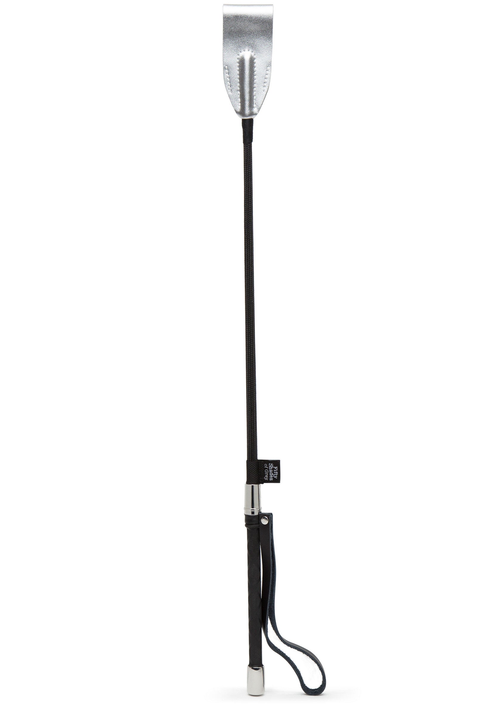 Cravache élégante en cuir noir avec détails argentés pour pimenter vos jeux de rôle.; Elegante zwarte lederen zweep met zilveren details om je rollenspellen op te fleuren.; Elegant black leather crop with silver accents to spice up your role-playing games.