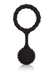 Anneau pénien et poids testiculaire noir texturé pour le plaisir et la stimulation.; Getextureerde zwarte penisring en ballenverzwaarder voor genot en stimulatie.; Textured black cock ring and ball weight for pleasure and stimulation.