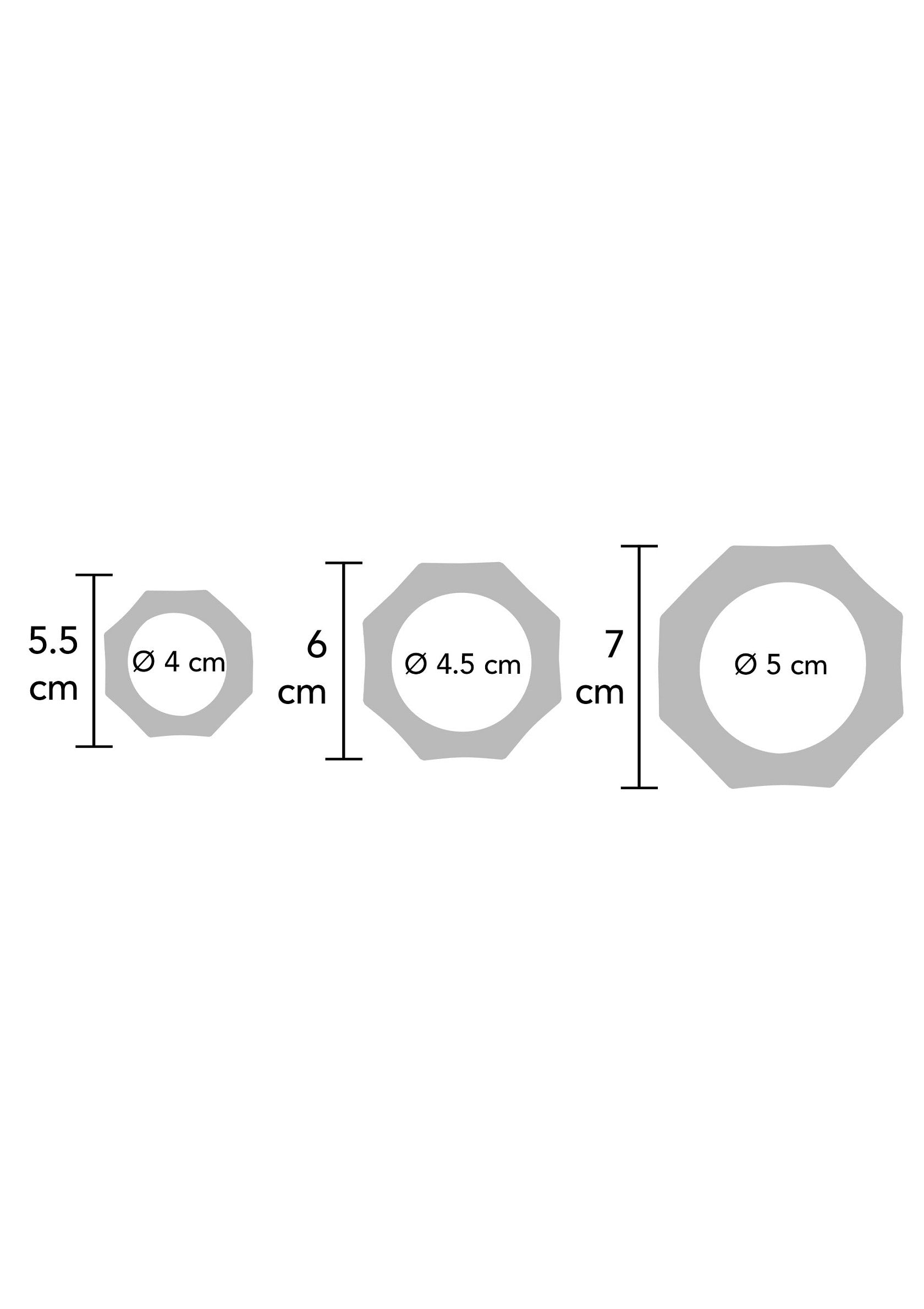 Dimensions des emporte-pièces : 5,5 cm, 6 cm et 7 cm. Diamètres intérieurs : 4 cm, 4,5 cm et 5 cm.; Afmetingen uitstekers: 5,5 cm, 6 cm en 7 cm. Binnendiameters: 4 cm, 4,5 cm en 5 cm.; Cookie cutter dimensions: 5.5 cm, 6 cm and 7 cm. Inner diameters: 4 cm, 4.5 cm and 5 cm.