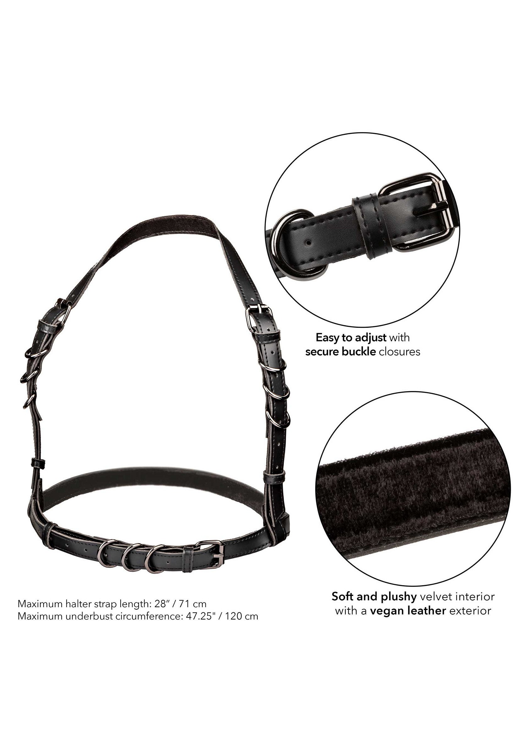 Harnais de corps noir ajustable avec boucle et intérieur en velours doux et extérieur en cuir végan.; Verstelbaar zwart lichaamsharnas met gesp, zachte velvet binnenkant en vegan lederen buitenkant.; Adjustable black body harness with buckle, soft velvet interior, and vegan leather exterior.