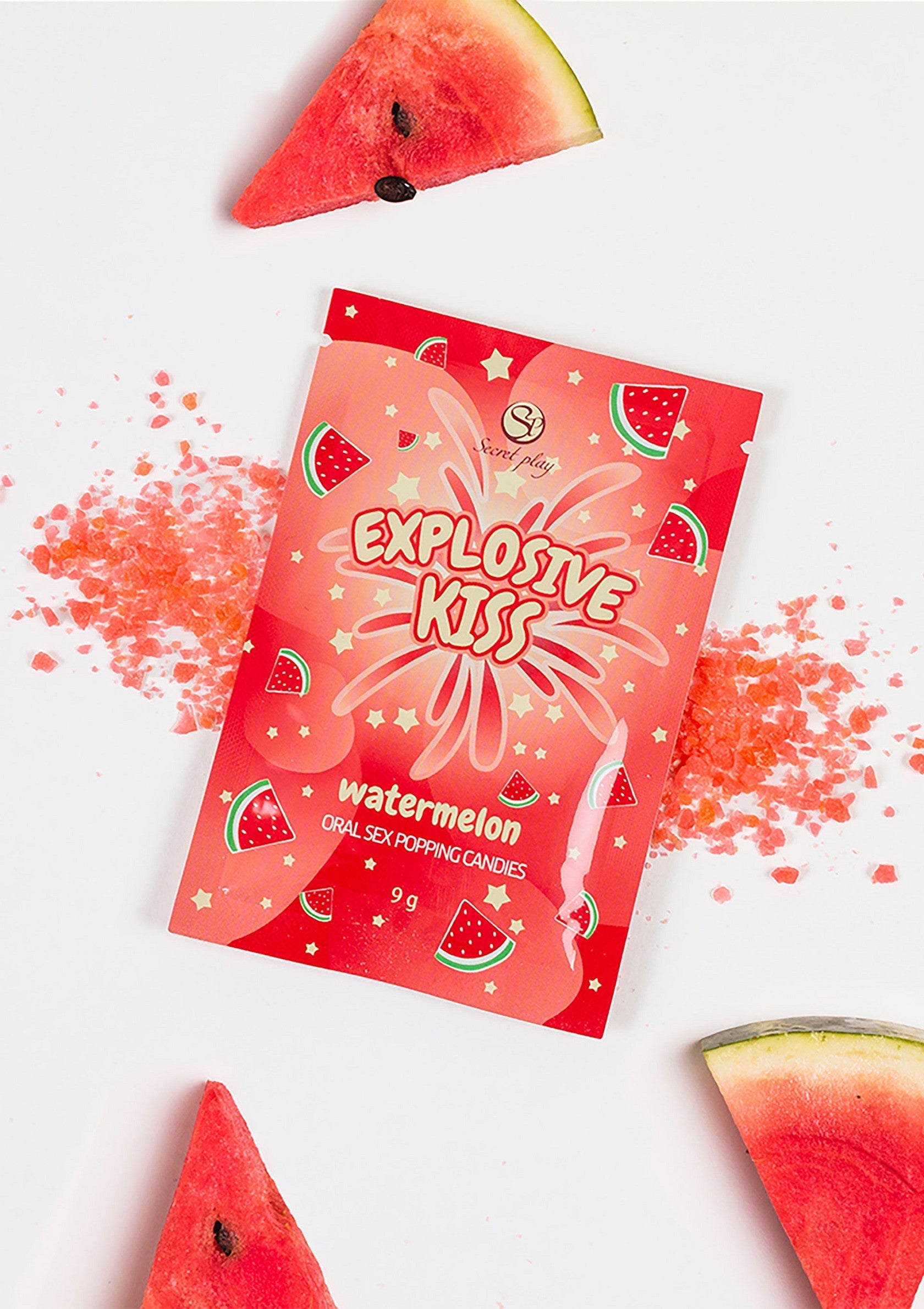 Bonbons pétillants pour le sexe oral 'Explosive Kiss' saveur pastèque. Plaisir fruité et pétillant garanti !; Prikkelende orale sex snoepjes 'Explosive Kiss' met watermeloensmaak. Gegarandeerd fruitig en bruisend genot!; Watermelon-flavored 'Explosive Kiss' oral sex popping candies. Guaranteed fruity and fizzy fun!
