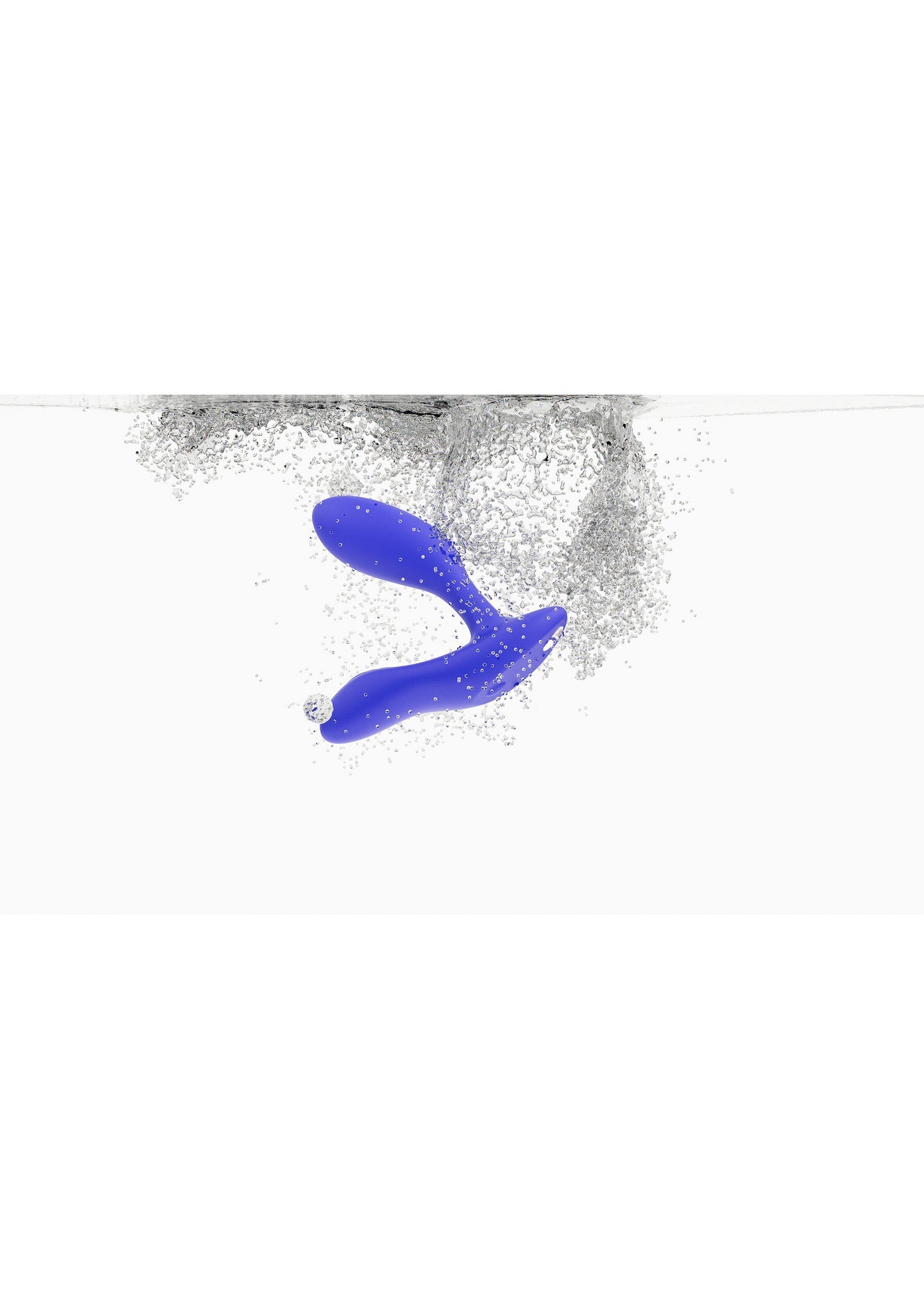 Plug anal bleu submergé dans l'eau, étanche et facile à nettoyer pour une expérience intime douce et agréable.; Blauwe anale plug ondergedompeld in water, waterdicht en makkelijk schoon te maken voor een zachte en prettige intieme ervaring.; Blue anal plug submerged in water, waterproof and easy to clean for a smooth and enjoyable intimate experience.