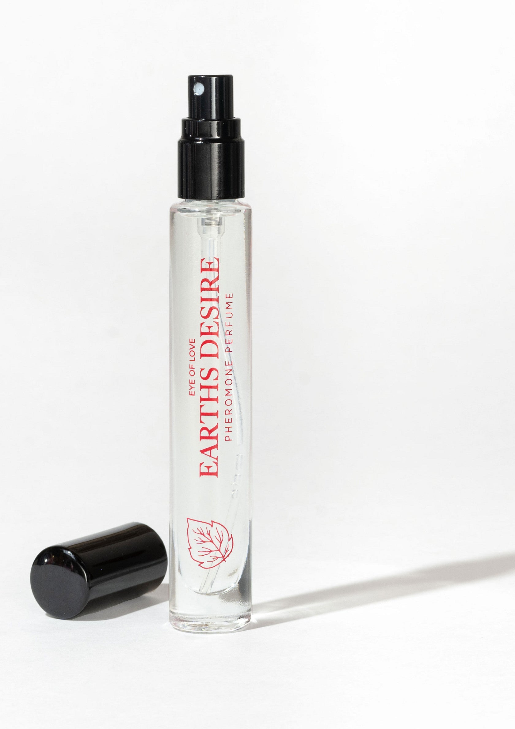 Parfum aux phéromones Earths Desire, flacon vaporisateur élégant.; Earths Desire feromoon parfum, elegante sprayflacon.; Earths Desire pheromone perfume in a sleek spray bottle.