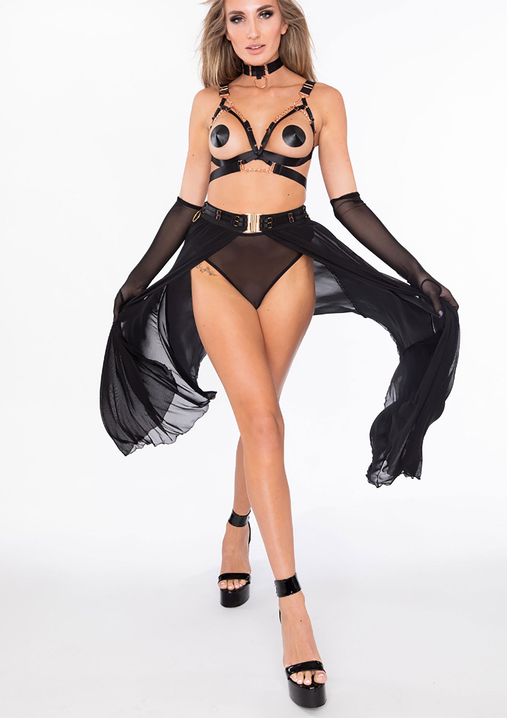 Ensemble de lingerie noir audacieux pour une nuit spéciale. Découvrez notre collection sexy !; Zwarte lingerie set voor een speciale nacht. Ontdek onze sexy collectie!; Edgy black lingerie set for a special night. Explore our sexy collection!